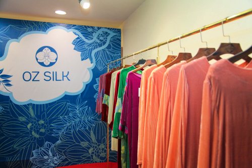  Không gian cửa hàng OZ Silk tại địa chỉ 52 Lò Sũ, quận Hoàn Kiến, Hà Nội